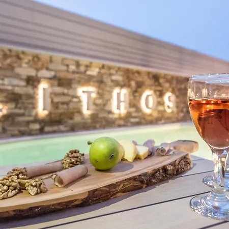 Lithos Luxury Hotell 4*