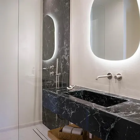 Lithos Luxury