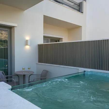 Lithos Luxury Hotel 4*