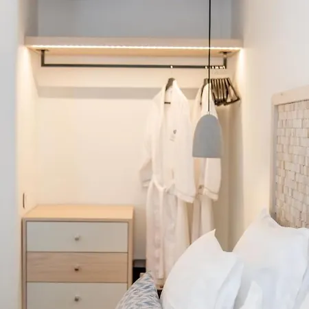 Lithos Luxury Szálloda 4*